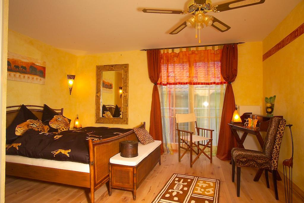Cleo'S Hotel Kallstadt Quarto foto
